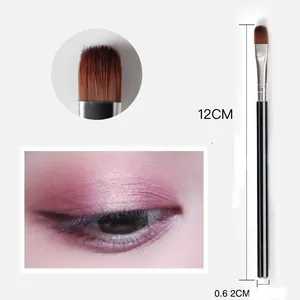 Vue détaillée et dimensions d'un pinceau anticernes rond professionnel pour maquillage