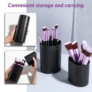 Set di 18 pennelli da trucco viola contenuti in un tubo di conservazione nero portatile