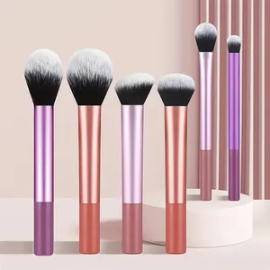 Professionele make-up borstelset met kleurrijke metalen handgrepen en tweekleurige haren