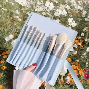 Set de 10 pinceaux de maquillage souples avec trousse enroulable bleu clair voyage