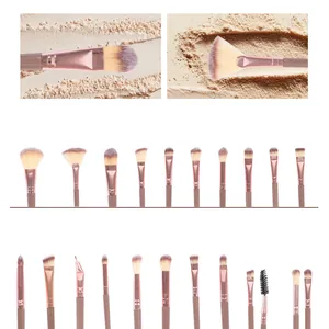 Dettaglio del set professionale di 40 pennelli da trucco con finitura in oro rosa