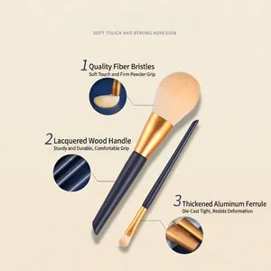 Kit de 12 pinceaux de maquillage professionnels avec poils synthétiques et manche en bois.