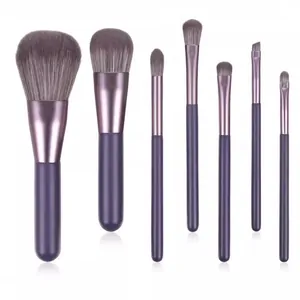 Professionelles 7-teiliges lila Make-up-Pinsel-Set mit weichen Borsten für Foundation