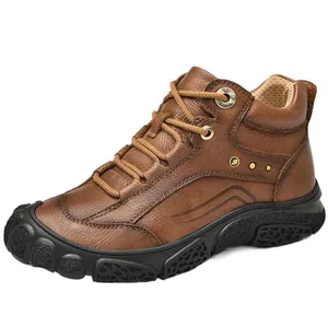 Durable brown top-layer cowhide outdoor hiking boots for men with rubber sole
