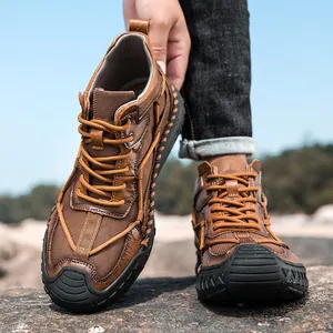 Zapatos casuales hechos a mano para hombre en marrón de altura media para exterior