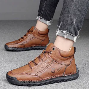 Vintage handgefertigte braune mittelhohe Lederfreizeitschuhe mit dicker Gummisohle
