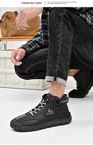 Detailansicht hochwertiger schwarzer handgenähter Herren-Lederfreizeitschuhe mit Salkin-Logo