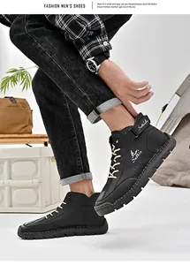 Detailansicht der schwarzen handgenähten Herren Lederschuhe mit Klettverschluss