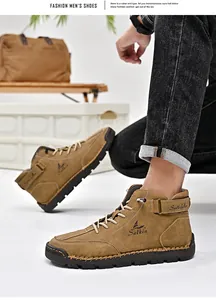 Nahaufnahme herren handgenähter casual lederstiefel mit Salkin logo und braunem finish