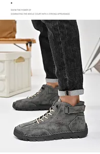 Nahaufnahme von stylischen grauen Lederstiefeln an den Füßen des Models