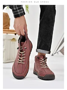 Detailansicht handgenähter rotbrauner Herren-Lederstiefel für einen lässigen Outdoor-Look