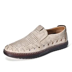 Mocassins décontractés pour hommes avec coutures à la main et perforations, beige