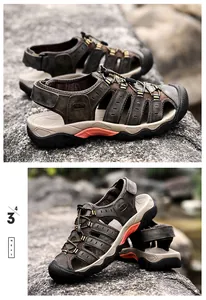 Vistas detalladas de sandalias de cuero marrón para hombre en una superficie rocosa