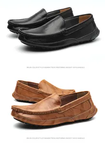 Mocassini casual da uomo in pelle presentati nei colori nero e marrone chiaro testurizzato