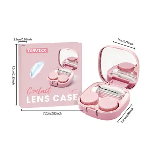Roze contactlenshouder set met spiegel, flesje en pincet, afmetingen getoond