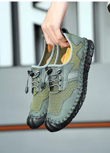 Vue détaillée des chaussures de plein air en maille pour hommes avec lacets élastiques