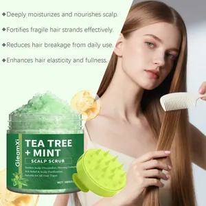 Vue détaillée du gommage GleamXi au tea tree et menthe avec outil de massage exfoliant