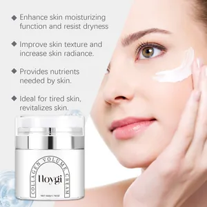 Detailopname van een model dat Hoygi Collagen Volume Cream aanbrengt voor hydratatie