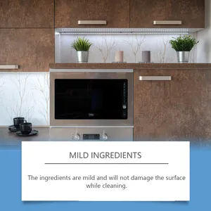 Détail montrant les ingrédients doux du gel nettoyant sur fond d'appareils de cuisine.