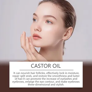 Primer plano de una modelo con piel y cejas sanas tras usar aceite de ricino nutritivo.
