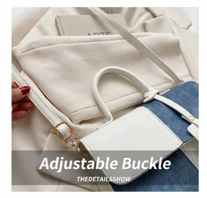 Vue détaillée de la boucle dorée réglable sur un sac à bandoulière en denim patchwork