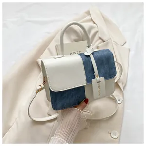 Sac à main carré chic en patchwork bleu et blanc avec bandoulière réglable