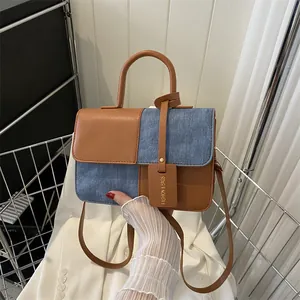 Sac à main carré tendance en patchwork de cuir marron et tissu denim bleu ciel