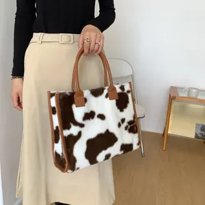 Modische Plüsch-Tragetasche mit Kuhmuster für Damen, große flauschige Schultertasche