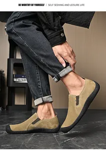 Vue latérale détaillée de chaussures de loisirs d'extérieur pour hommes en beige avec semelle