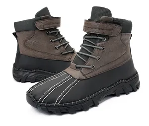 Détail de bottines de travail montantes pour hommes style duck boot noir et marron
