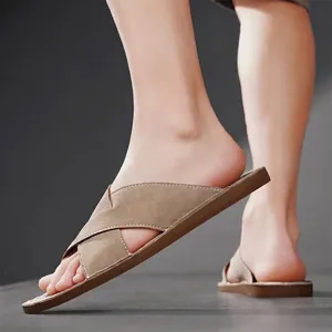Stijlvolle heren zomersandalen met gekruiste bandjes en zachte antislipzool voor buiten