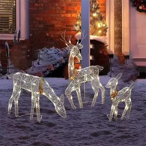 Set di tre renne di Natale luminose per la decorazione del giardino e delle festività