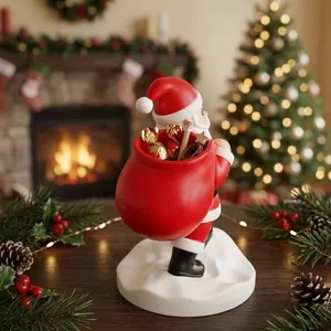 Vue détaillée d'une figurine de Père Noël en résine servant d'organisateur de bureau déco
