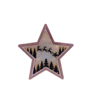 Weihnachtsdekoration aus Holz in Sternform mit warmen LED-Lichtern und Silhouette.