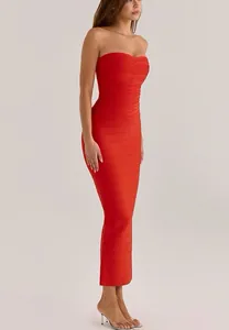 Robe midi bandage rouge élégante sans bretelles et moulante pour femmes en soirée