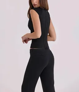 Vue arrière d'un haut bandage noir sans manches avec fermeture éclair