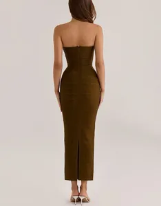 Vue arrière élégante d'une robe midi bandage bustier sexy vert olive à taille haute