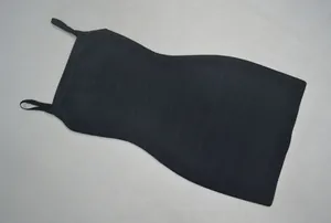 Robe bandage noire moulante classique élégante à fines bretelles pour la soirée
