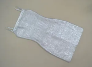 Robe mini moulante argentée métallisée à fines bretelles pour soirée et fête