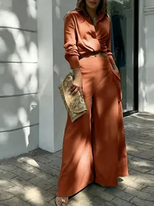 Ensemble deux pièces terre cuite avec chemise à col et pantalon large pour trajet chic