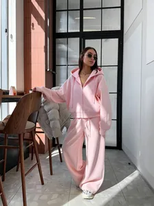 Stijlvolle roze oversized hoodie met rits en wijde joggingbroek set voor dames.