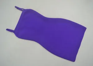 Robe mini bandage moulante violette avec fines bretelles et détails de texture côtelée