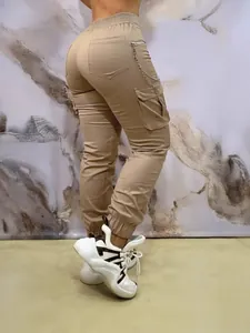 Pantalon cargo slim kaki pour femme avec chaîne latérale et poches multi-usages chic