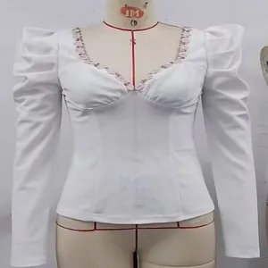 Elegant white slim fit long sleeve V-neck T-shirt with floral lace trim and puff sleeves