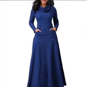 Elegante abito lungo blu scuro a maniche lunghe con collo a cappuccio e tasca a marsupio