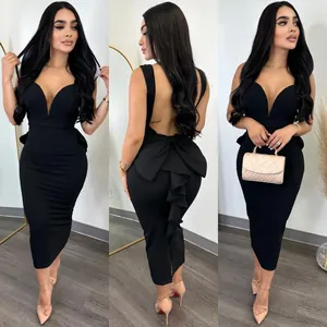 Robe moulante noire élégante avec décolleté en V profond, dos nu et grand nœud décoratif