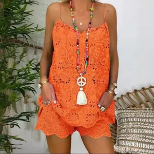 Zweiteiliges Set aus orangefarbener Lochstickerei, Top und Shorts
