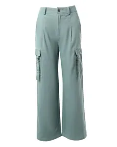 High-waisted saliegroene cargo-broek met meerdere zakken en rechte pijpen voor dames