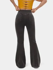 Rückansicht einer grauen Schlag-Yogahose mit hoher Taille und Denim-Optik in Bodycon-Passform
