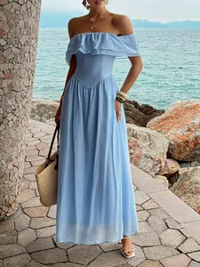Elegante lichtblauwe off-the-shoulder maxi-jurk met ruches voor strandvakanties